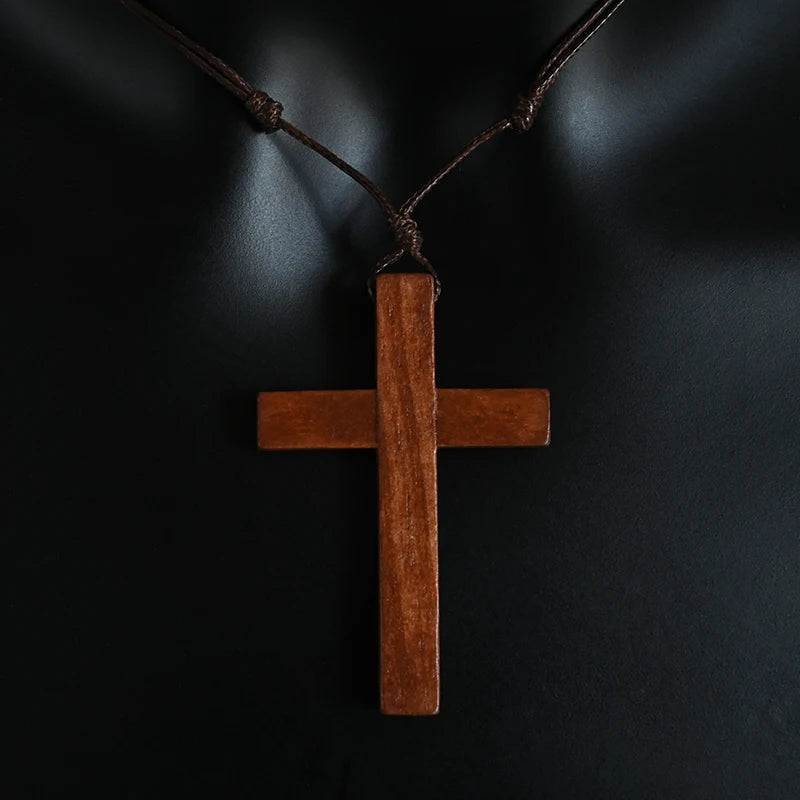 Collier Croix Catholique en Bois Naturel – Pendentif Jésus Vintage | Amulette Réglable Unisexe