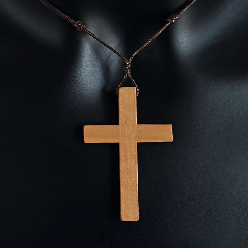 Collier Croix Catholique en Bois Naturel – Pendentif Jésus Vintage | Amulette Réglable Unisexe