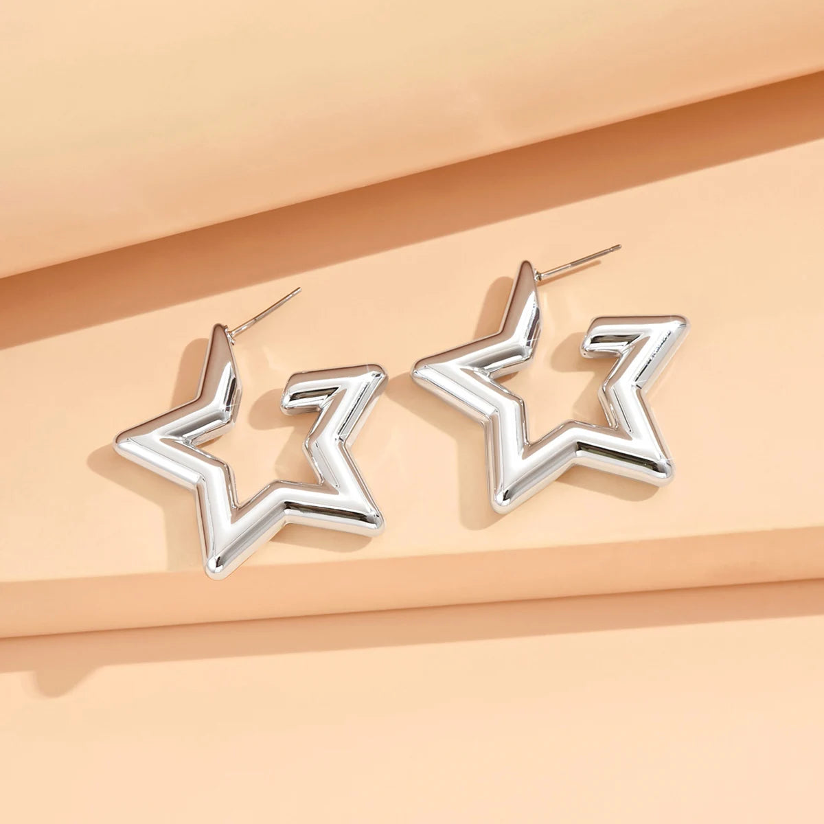 Boucles d'Oreilles Géométriques Irrégulières – Style Minimaliste | Bijou Tendance 2024