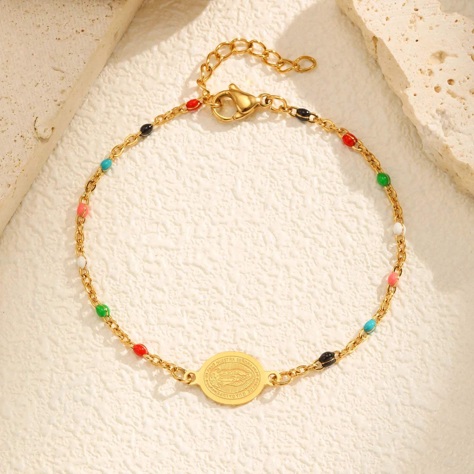 Bracelet Vierge Marie – Perles Colorées | Chaîne Dorée Acier Inoxydable