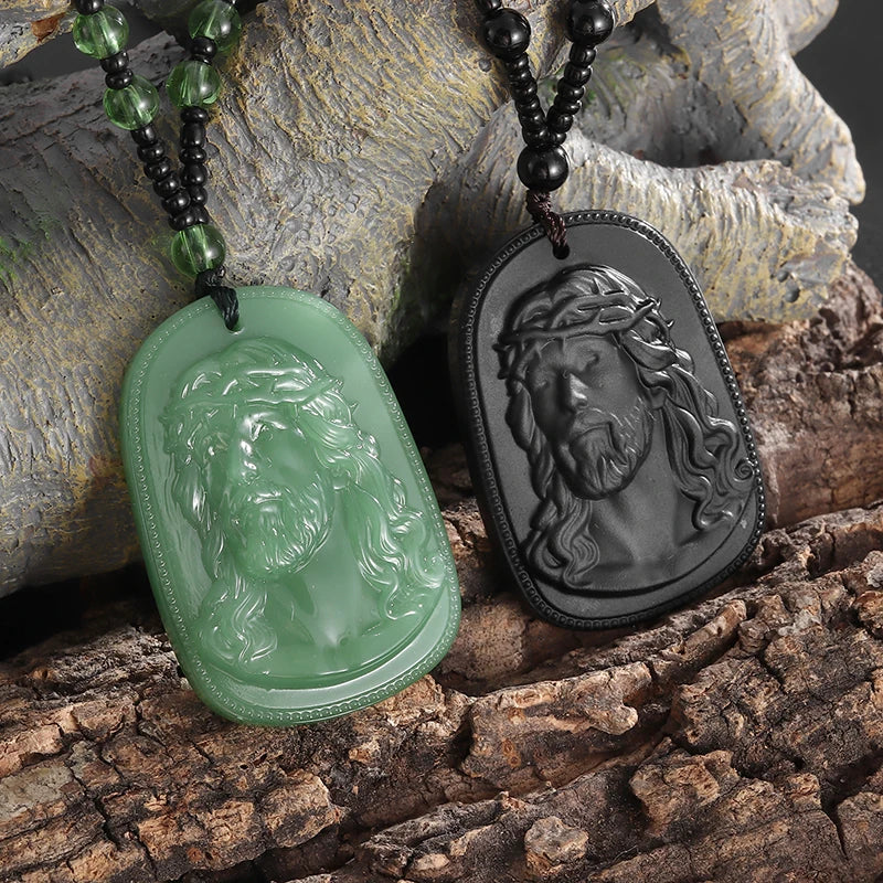 Collier Pendentif Statue Jésus Imitation Jade Vert Émeraude – Amulette Chrétienne | Unisexe