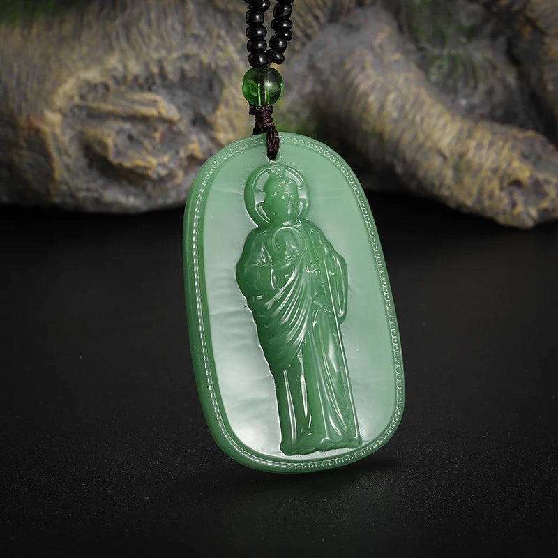 Collier Pendentif Statue Jésus Imitation Jade Vert Émeraude – Amulette Chrétienne | Unisexe
