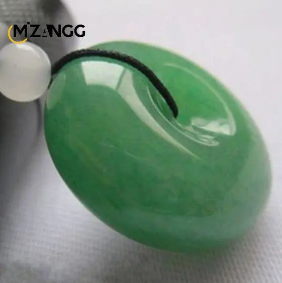 Pendentif Jade Naturel Vert Sculpté Main – Amulette Porte-Bonheur Unisexe | Émeraude