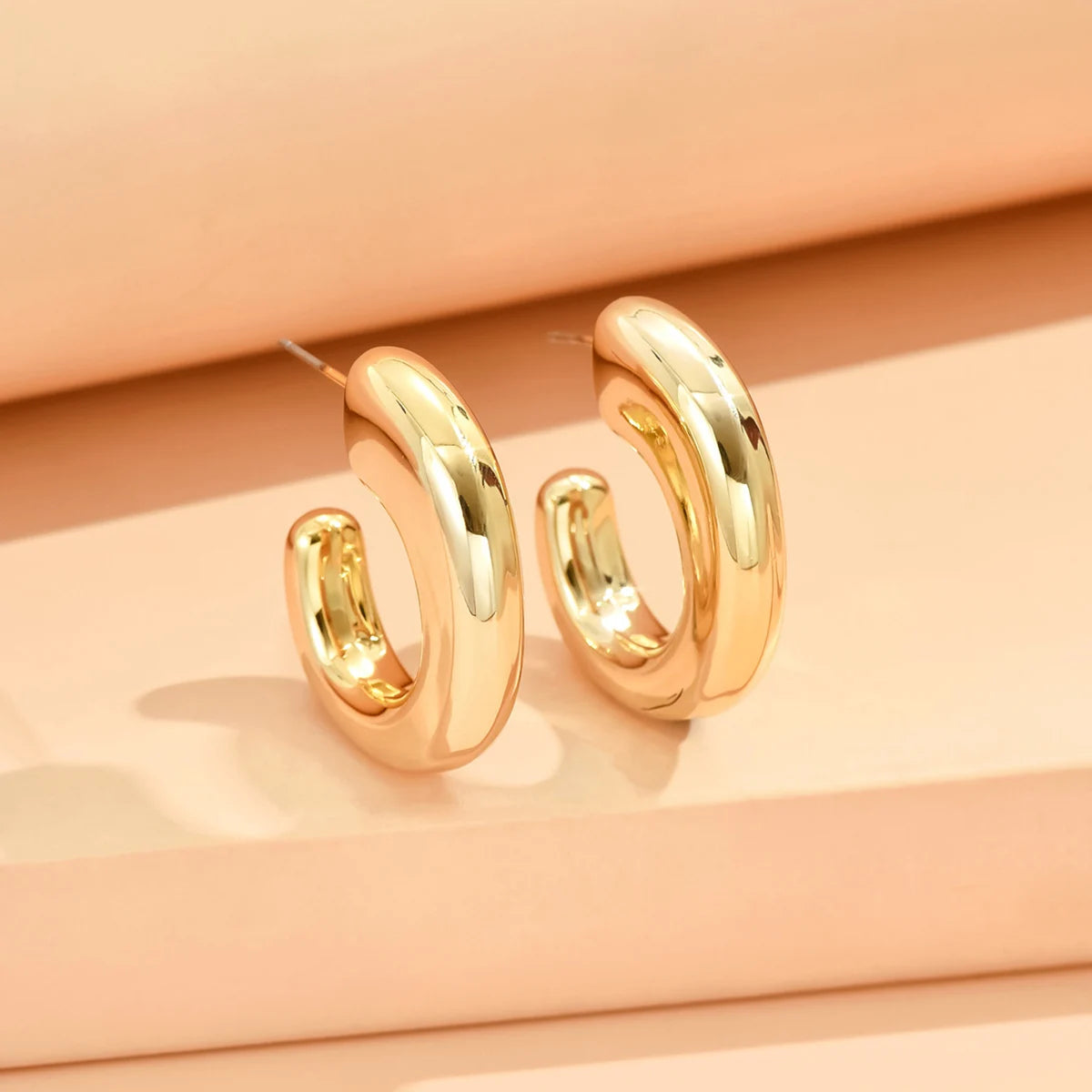 Boucles d'Oreilles Géométriques Irrégulières – Style Minimaliste | Bijou Tendance 2024