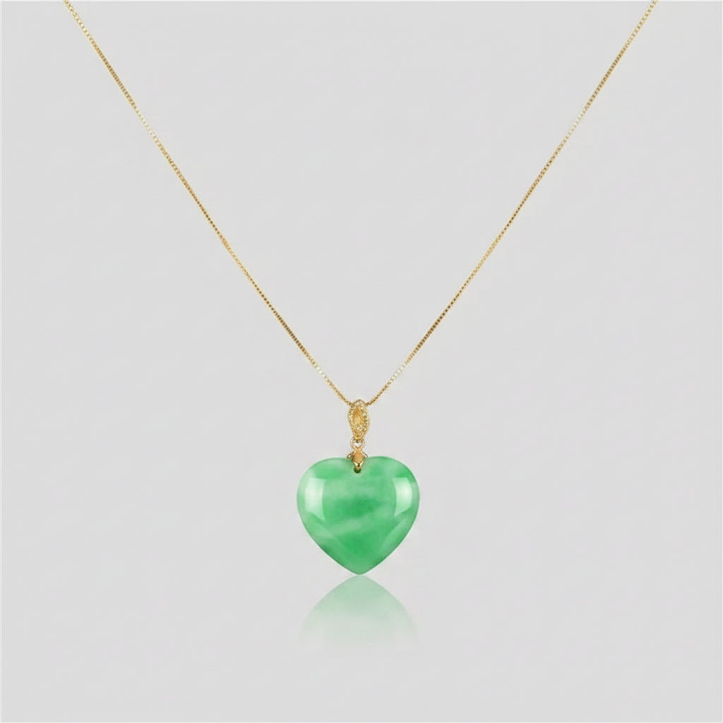 Pendentif Cœur en Jade Naturel de Birmanie – Vert Céladon | Chaîne Dorée ou Argentée | Unisexe
