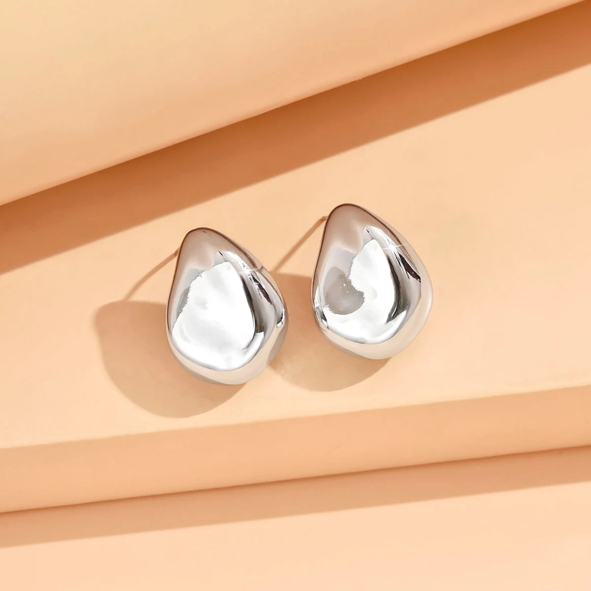 Boucles d'Oreilles Géométriques Irrégulières – Style Minimaliste | Bijou Tendance 2024