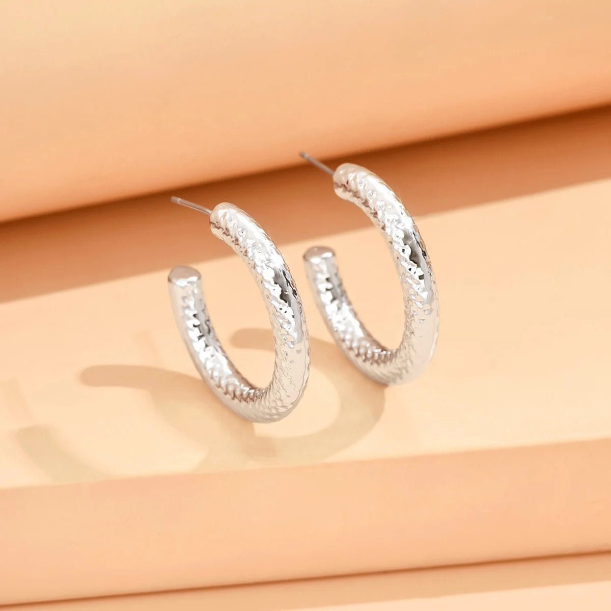Boucles d'Oreilles Géométriques Irrégulières – Style Minimaliste | Bijou Tendance 2024