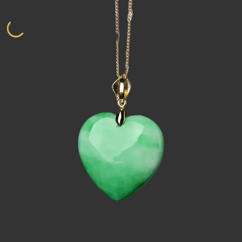 Pendentif Cœur en Jade Naturel de Birmanie – Vert Céladon | Chaîne Dorée ou Argentée | Unisexe