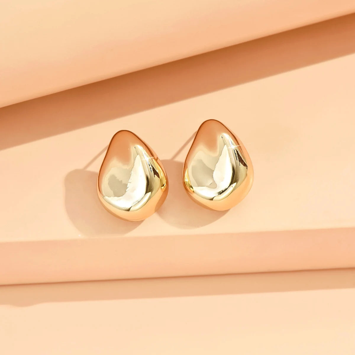 Boucles d'Oreilles Géométriques Irrégulières – Style Minimaliste | Bijou Tendance 2024