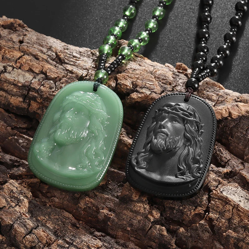 Collier Pendentif Statue Jésus Imitation Jade Vert Émeraude – Amulette Chrétienne | Unisexe