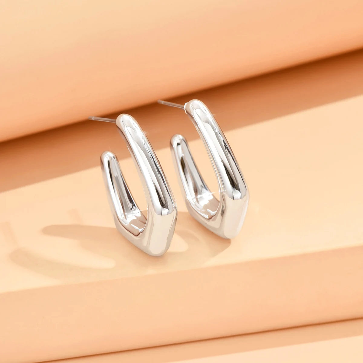 Boucles d'Oreilles Géométriques Irrégulières – Style Minimaliste | Bijou Tendance 2024