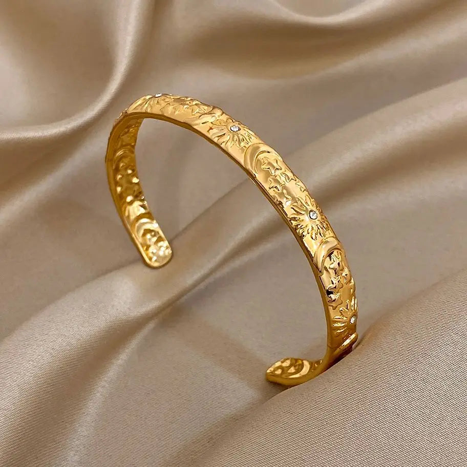Bracelet Jonc Soleil Lune – Acier Doré | Style Vintage & Ethnique