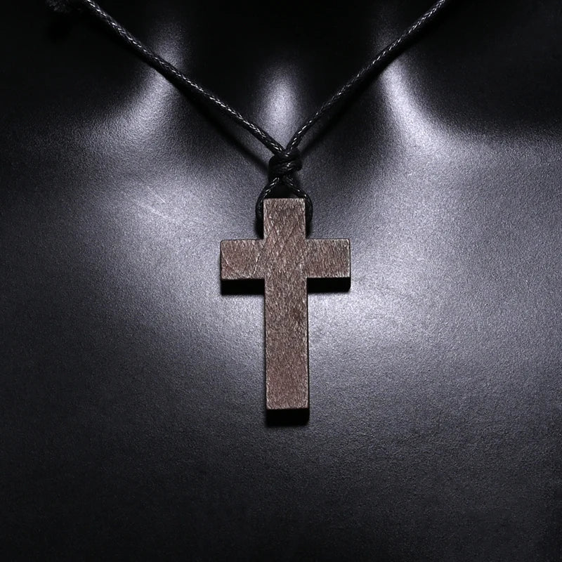 Collier Croix Catholique en Bois Naturel – Pendentif Jésus Vintage | Amulette Réglable Unisexe
