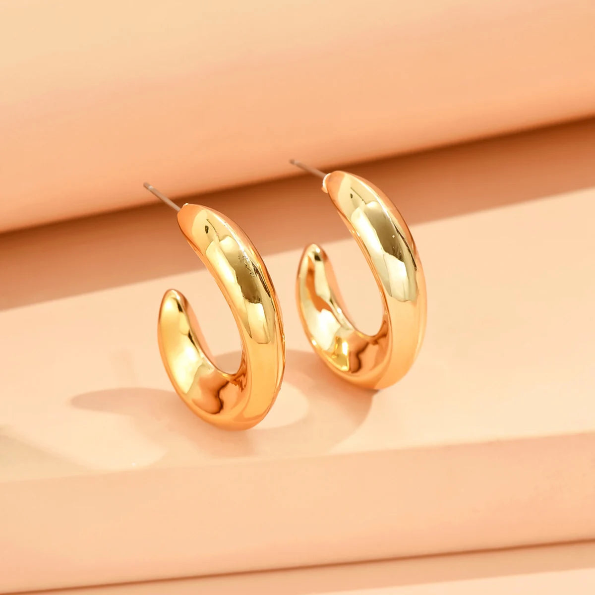 Boucles d'Oreilles Géométriques Irrégulières – Style Minimaliste | Bijou Tendance 2024