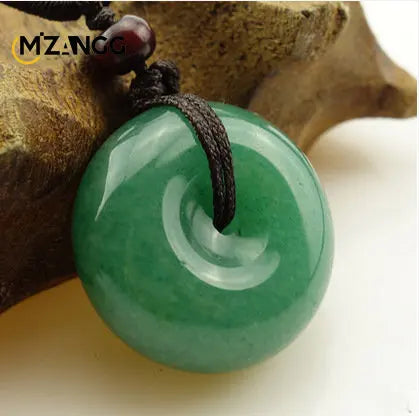 Pendentif Jade Naturel Vert Sculpté Main – Amulette Porte-Bonheur Unisexe | Émeraude