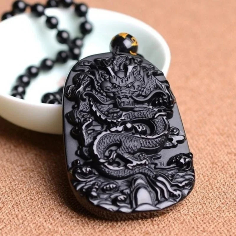 Collier Pendentif Statue Jésus Imitation Jade Vert Émeraude – Amulette Chrétienne | Unisexe