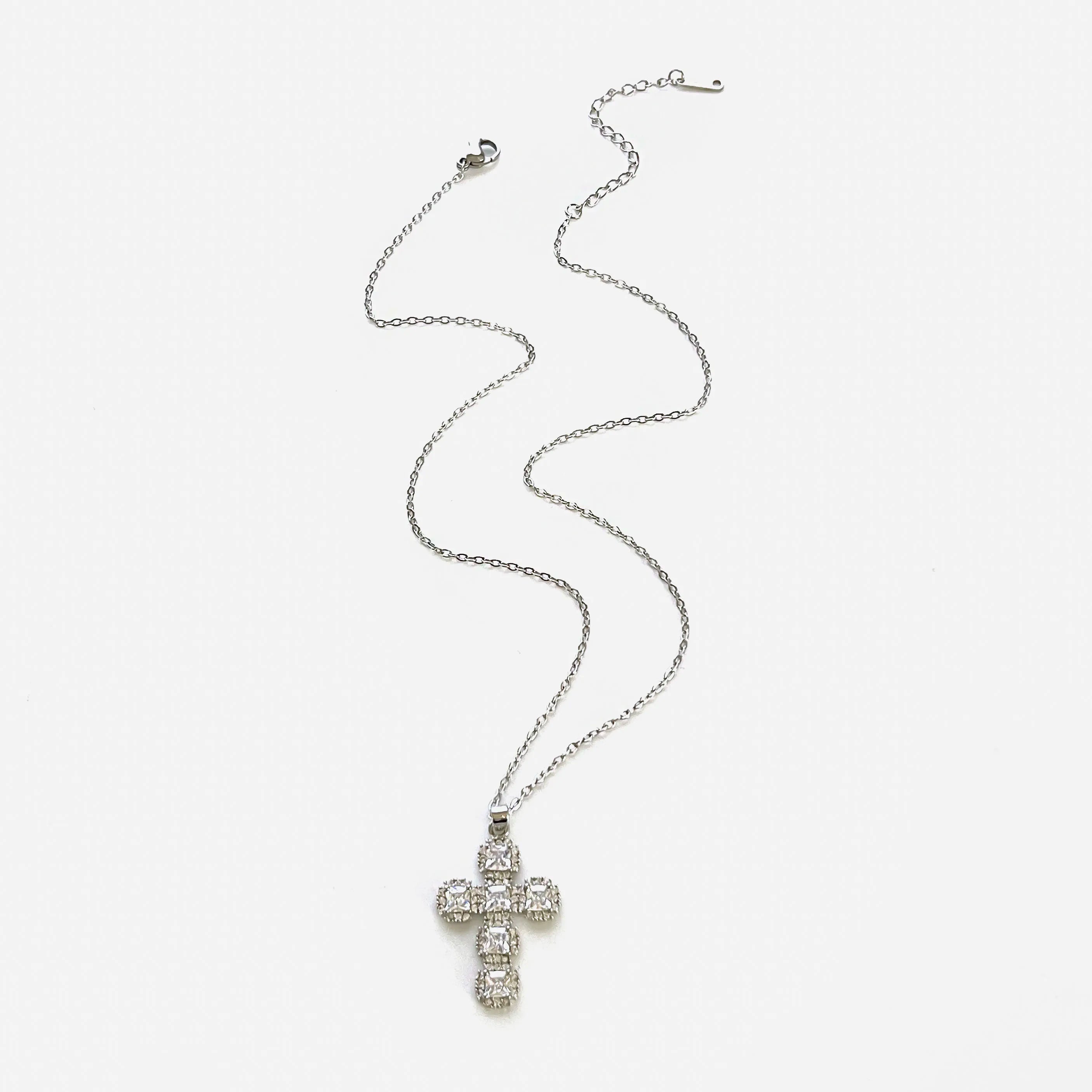 Collier Croix Chrétienne – Pendentif Zircons | Chaîne Acier Inoxydable