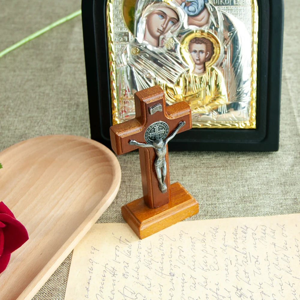 Croix en Bois Jésus & Médaille Saint-Benoît – 11 cm | Décoration Religieuse Artisanale