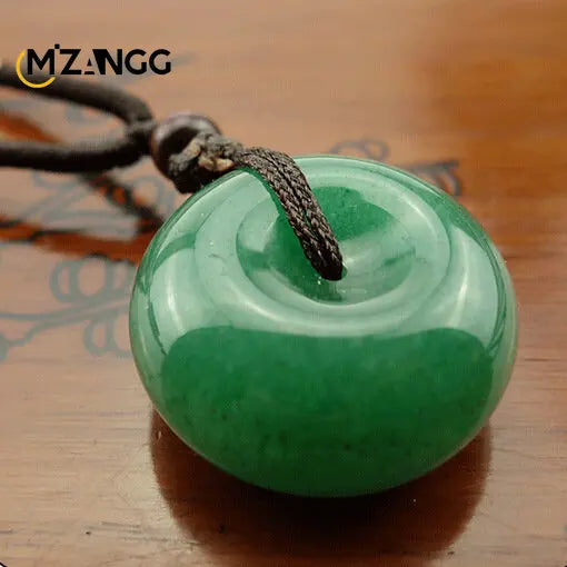 Pendentif Jade Naturel Vert Sculpté Main – Amulette Porte-Bonheur Unisexe | Émeraude