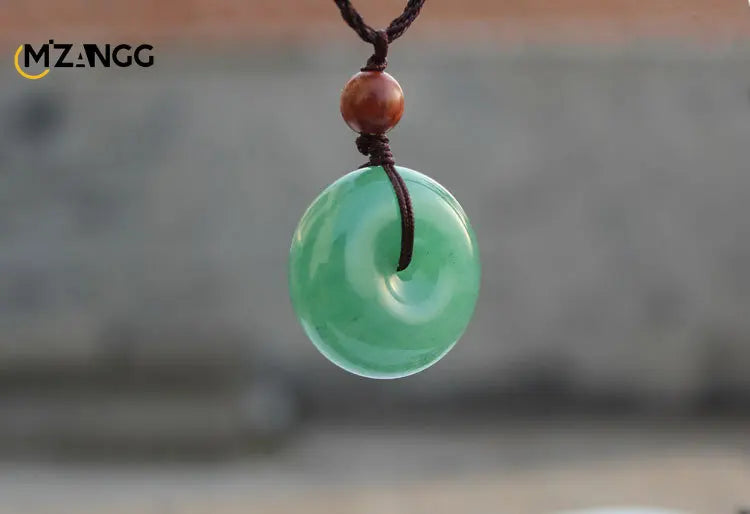Pendentif Jade Naturel Vert Sculpté Main – Amulette Porte-Bonheur Unisexe | Émeraude