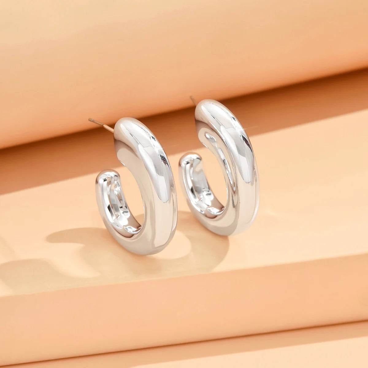 Boucles d'Oreilles Géométriques Irrégulières – Style Minimaliste | Bijou Tendance 2024