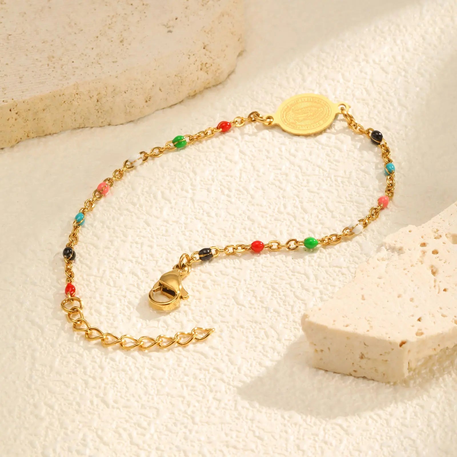 Bracelet Vierge Marie – Perles Colorées | Chaîne Dorée Acier Inoxydable