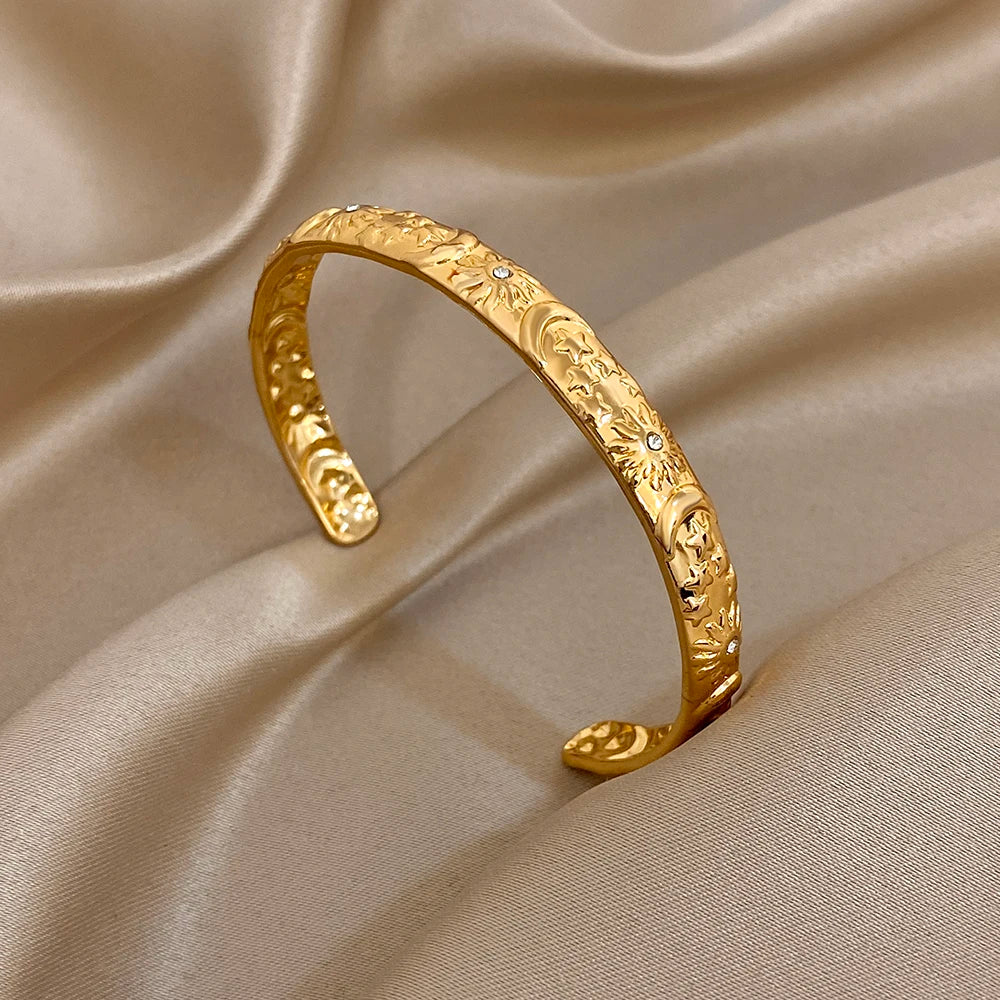 Bracelet Jonc Soleil Lune – Acier Doré | Style Vintage & Ethnique