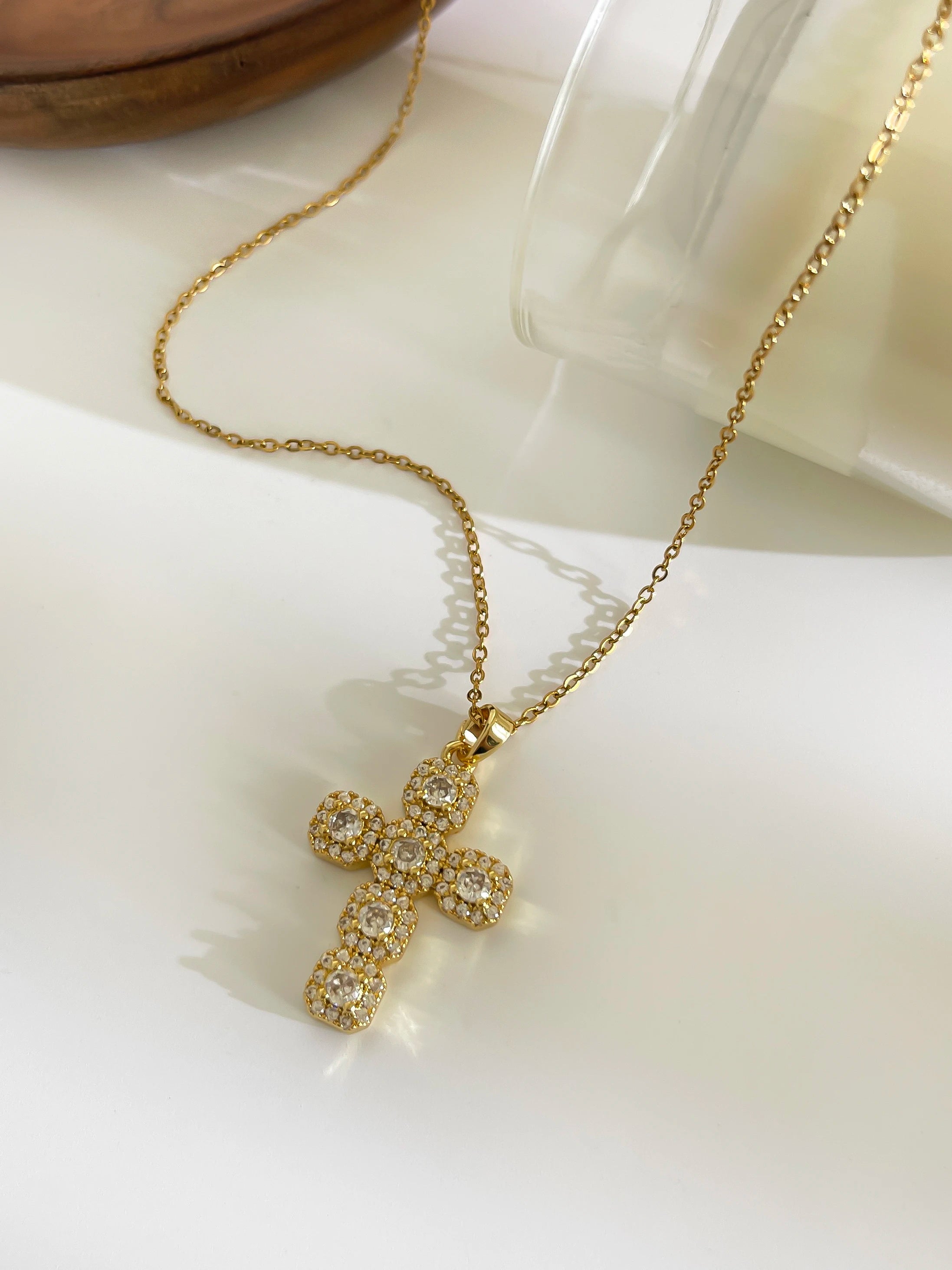 Collier Croix Chrétienne – Pendentif Zircons | Chaîne Acier Inoxydable