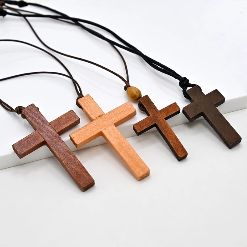 Collier Croix Catholique en Bois Naturel – Pendentif Jésus Vintage | Amulette Réglable Unisexe