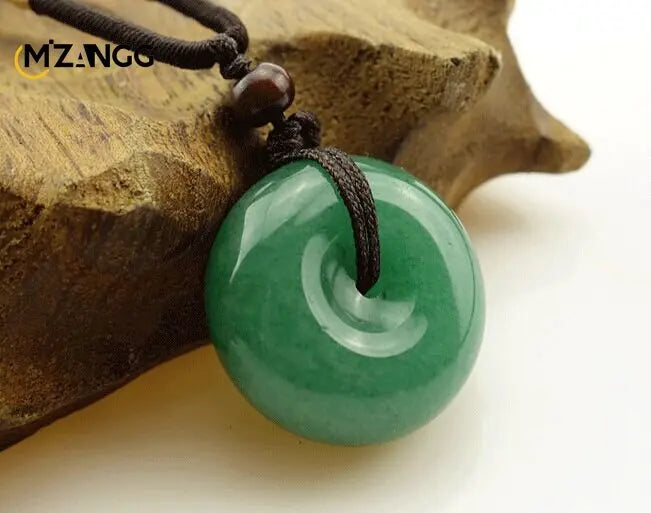 Pendentif Jade Naturel Vert Sculpté Main – Amulette Porte-Bonheur Unisexe | Émeraude