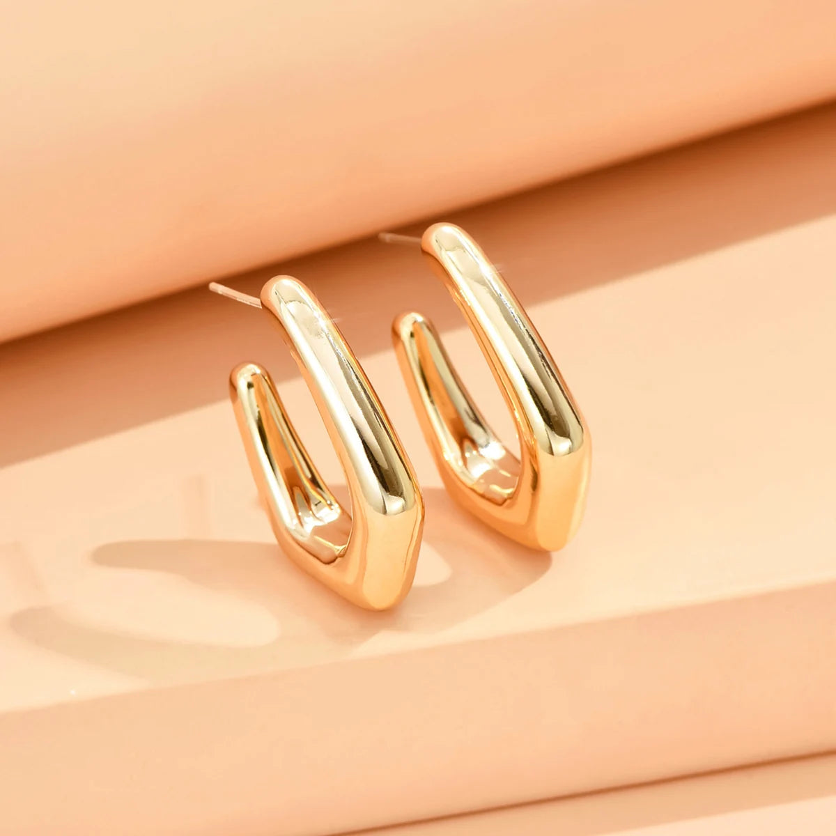 Boucles d'Oreilles Géométriques Irrégulières – Style Minimaliste | Bijou Tendance 2024